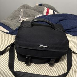 Nikon D50 DSLR Digital Camera with 18-55mm f/3.5-5.6 G Zoom Lens Bundle