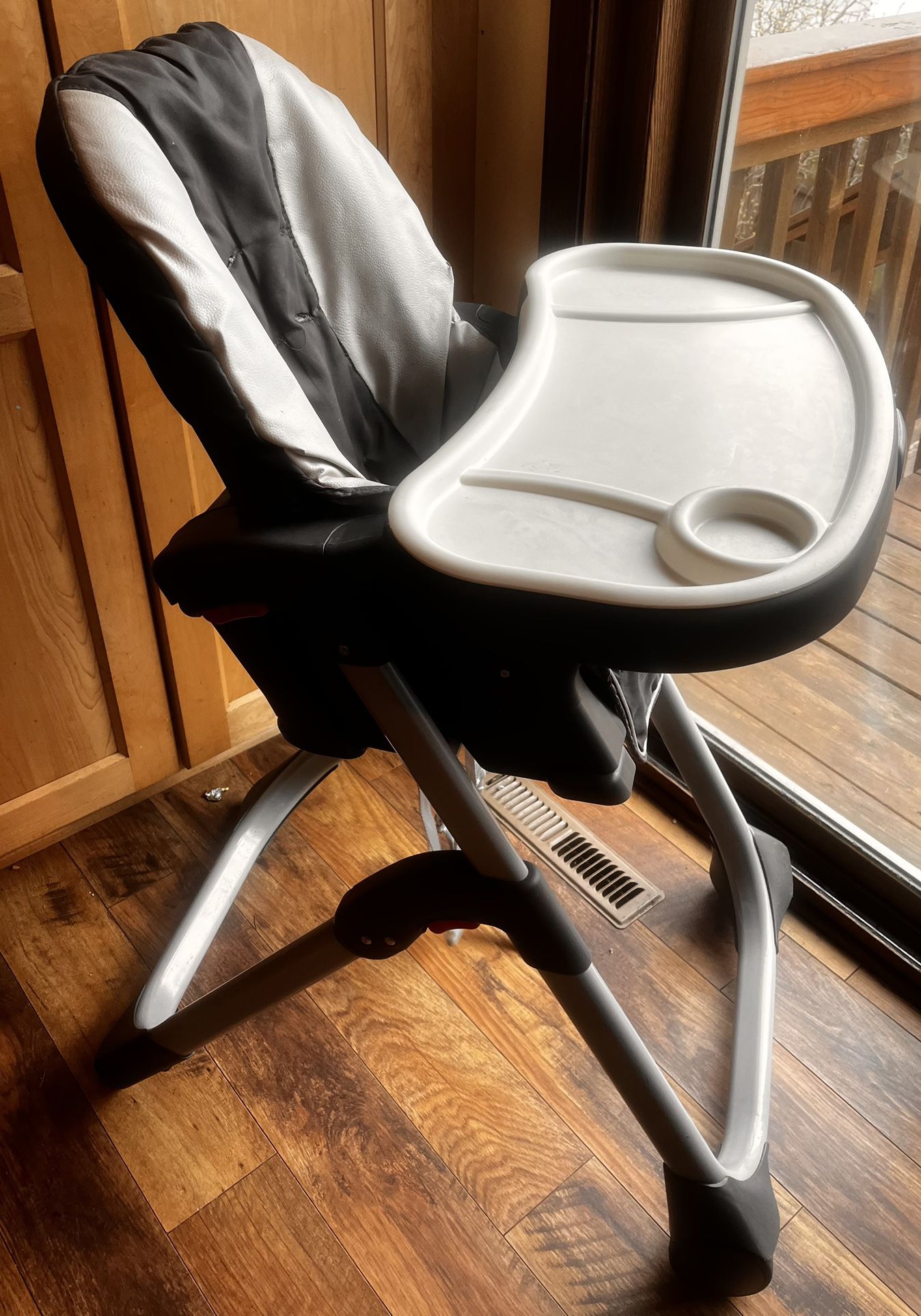 Graco® Blossom 6-in-1 Convertible Highchair