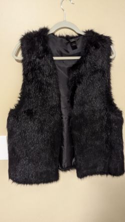 Bisou Bisou black faux fur vest
