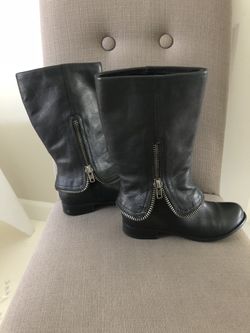 Women’s BCBG leather boots size 7.5