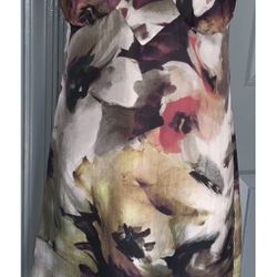 Neiman Marcus Amulette 90% Silk, 10% polyamide Floral Print Nightgown.