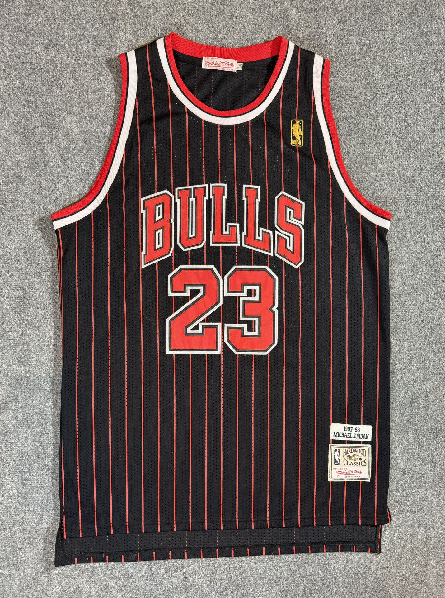 Vintage Chicago Bulls men’s Mitchell & Ness #23 Michael Jordan Jersey Size XL  