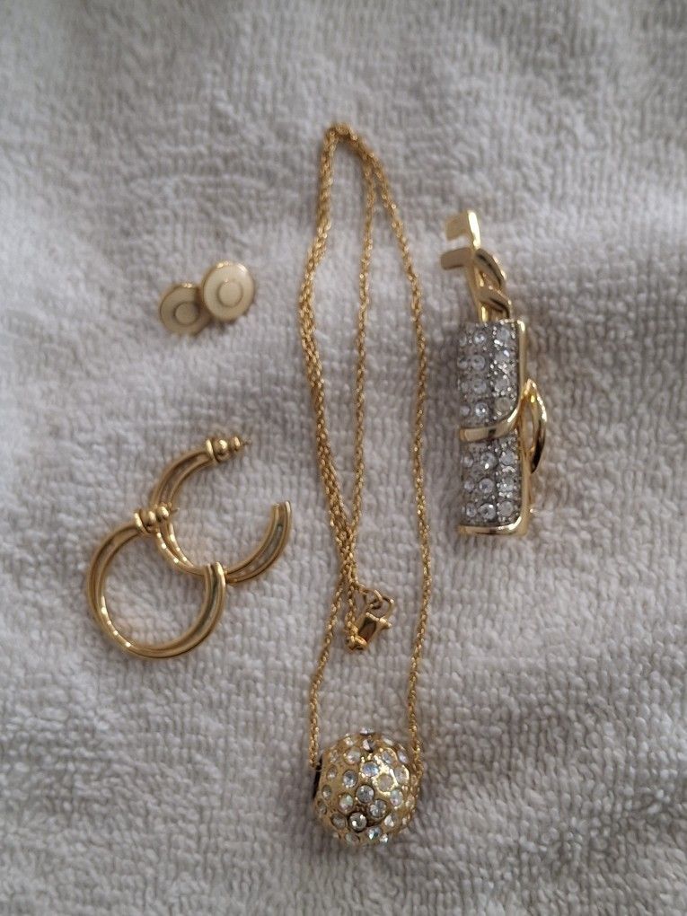 Vintage Gold-Tone Jewelry Lot – Necklace, Earrings & Brooch