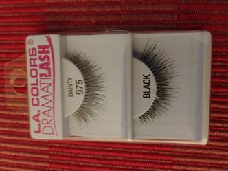 Set of 6 L.A. Colors Dainty Faux Eyelashes.