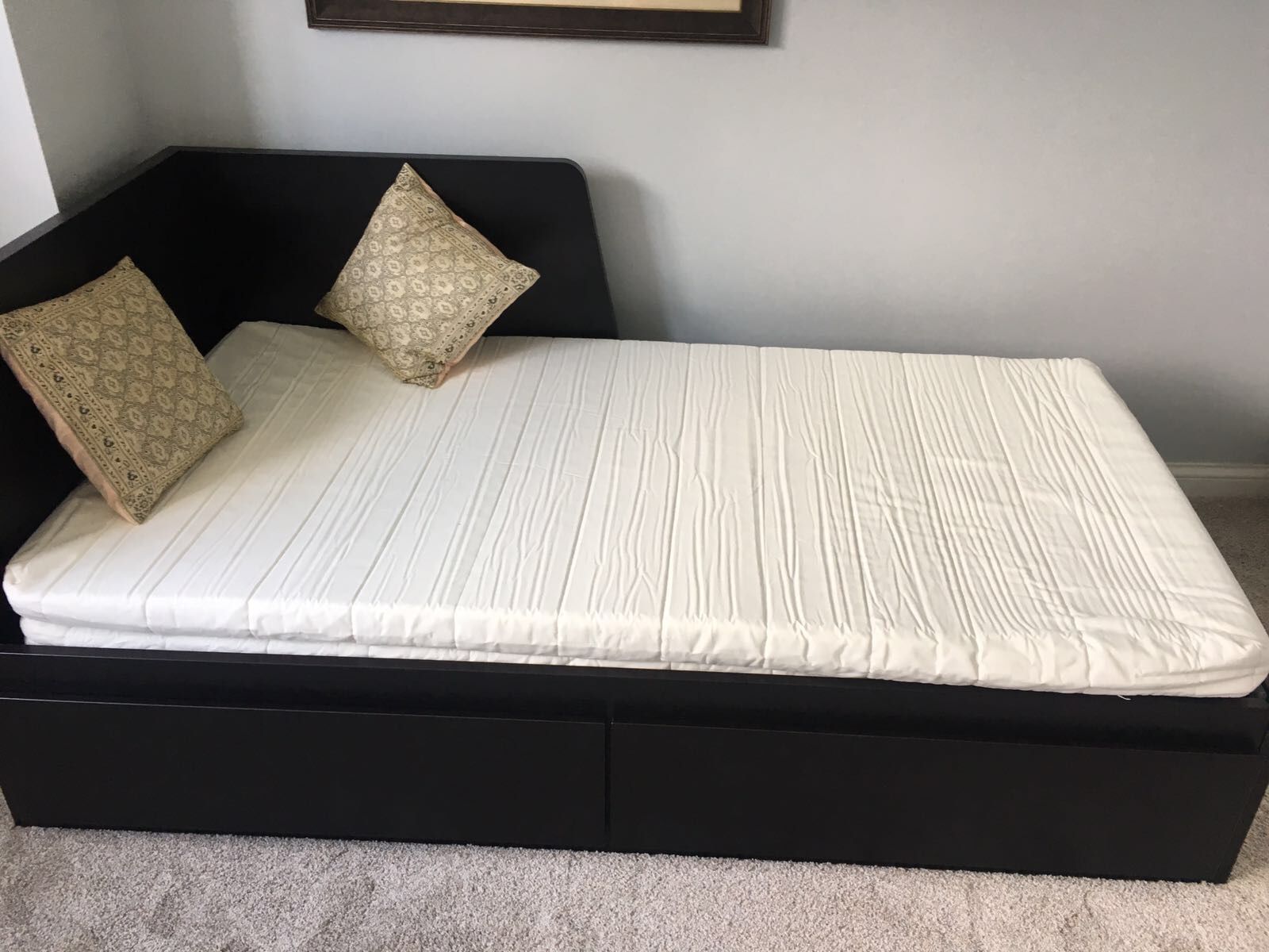 Verplicht hobby Arabisch IKEA Flekke daybed with two twin mattresses; two pull out drawers;  black-brown for Sale in Chicago, IL - OfferUp