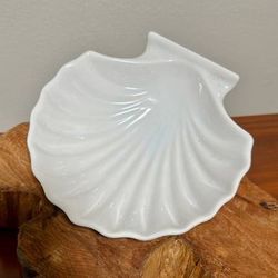 Vintage Ceramic Scallop Shell Trinket Jewelry Dish Made In Japan Home Decoration Accent