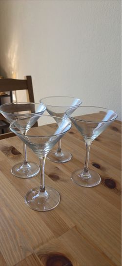 Set of 4 clear glass martini glasses