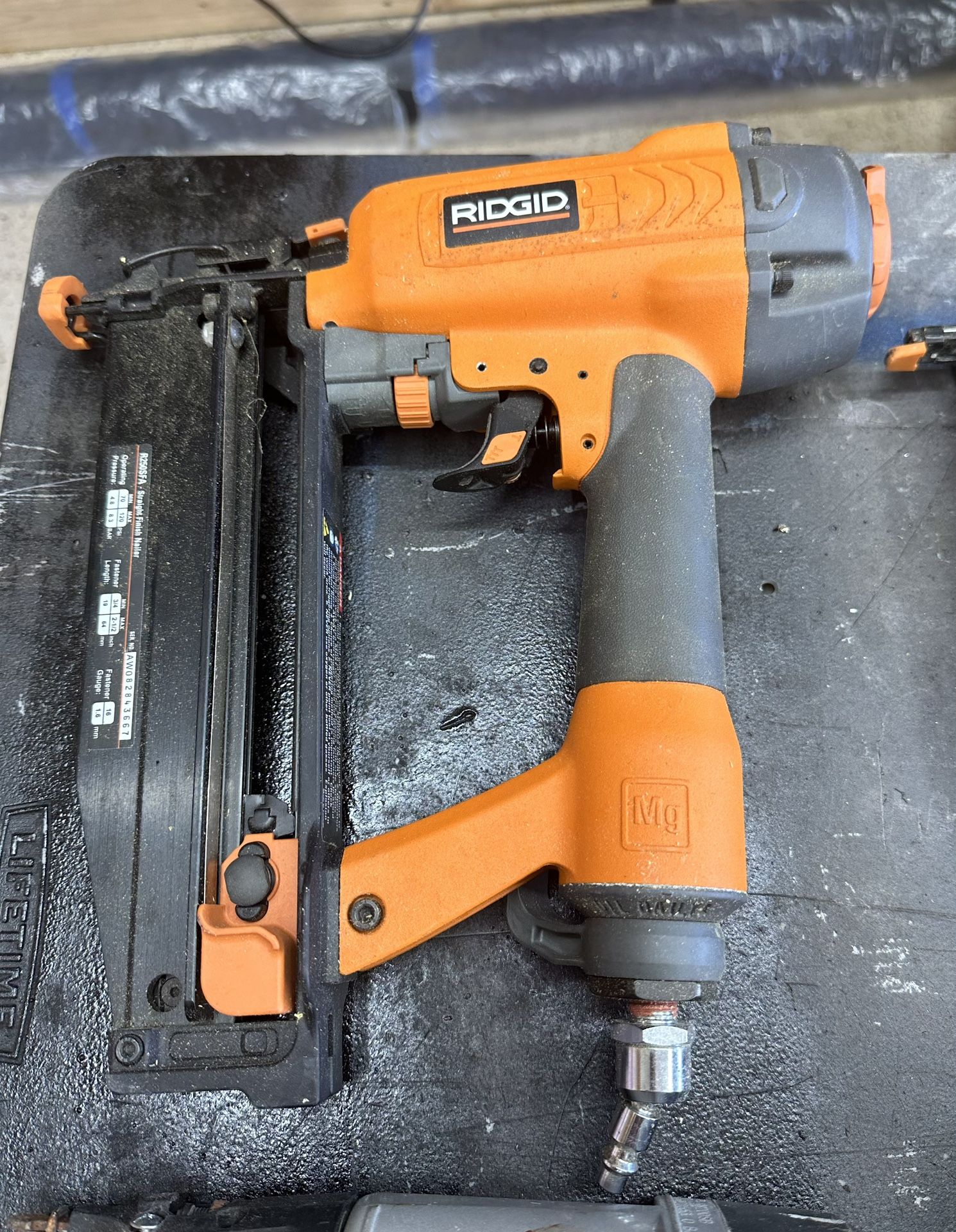 RIGID  - NAIL GUN 