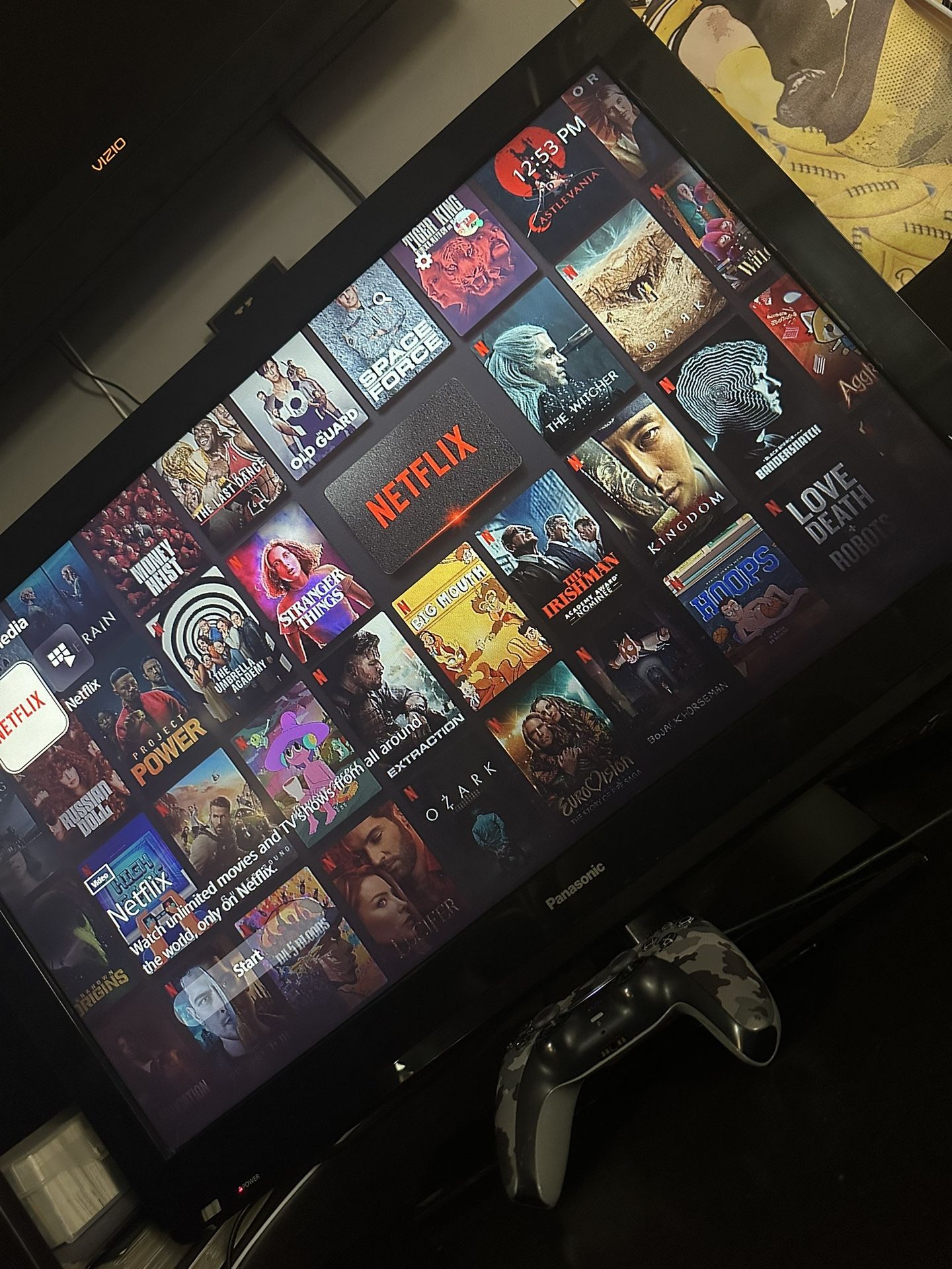 Panasonic VIERA TC-L32C5 32-Inch TV with remote