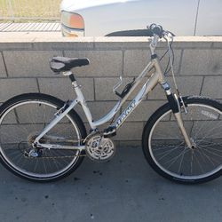 Women's 26" Aluminum Giant Sedona Dx Hybrid Bike 