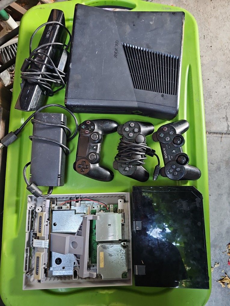 Xbox 360 And Super Nintendo And Nintendo Wii And Ps2 Ps3 Ps4 Controller Part Only Bundle All $100