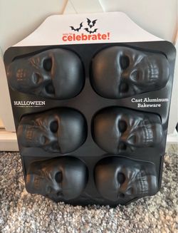 Halloween Skull Cast Aluminum Bakeware Pan