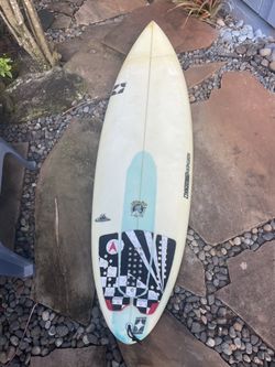 Northern Alliance Surfboard 5’11 