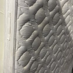 Queen pillow top open package item brand new condition 300 for the $1200 mattress set