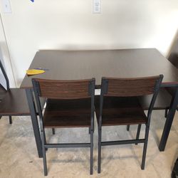 Table + 4 Chairs+ One Leaf 
