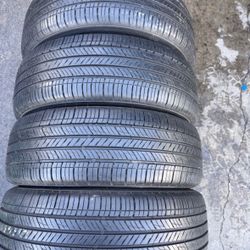 Set 235/65-17 Kumho 80% De Vida 