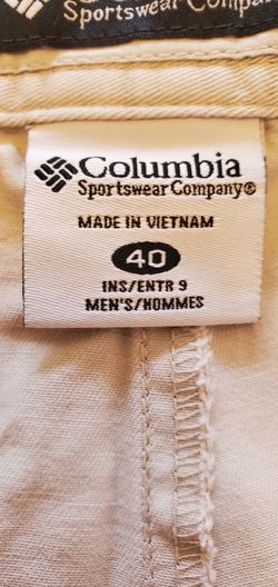 Columbia Sportswear Cargo Shorts Light collor Cotton RN 69724 CA 05367 Pockets Zipper Size 40 Logo Productl Delltails These casual men s lightweight for Sale in Brooklyn NY OfferUp