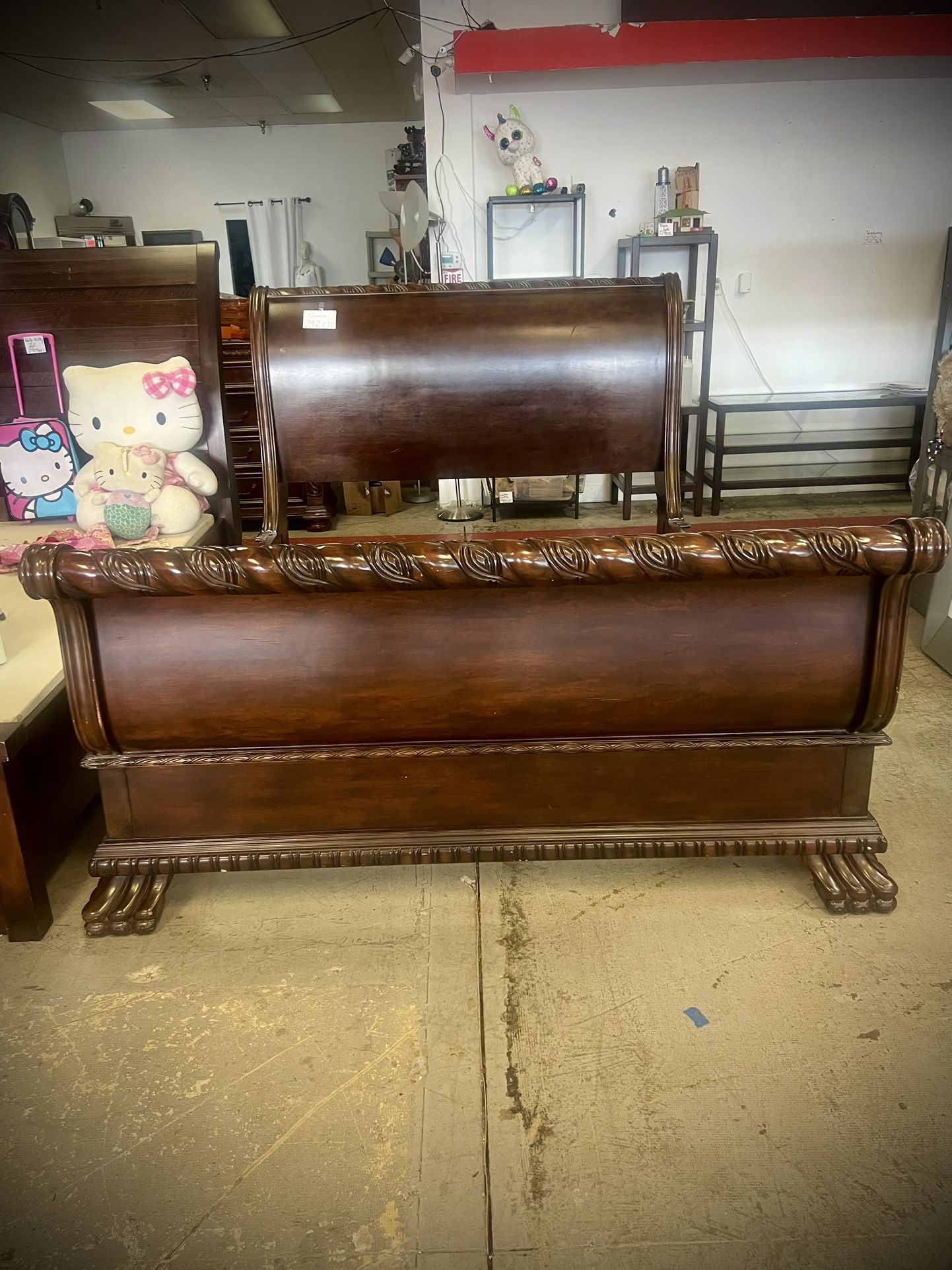 Bedroom Set / Queen Size Bed / Vanity / 1 Nigthstand