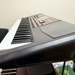 Korg Pa 700