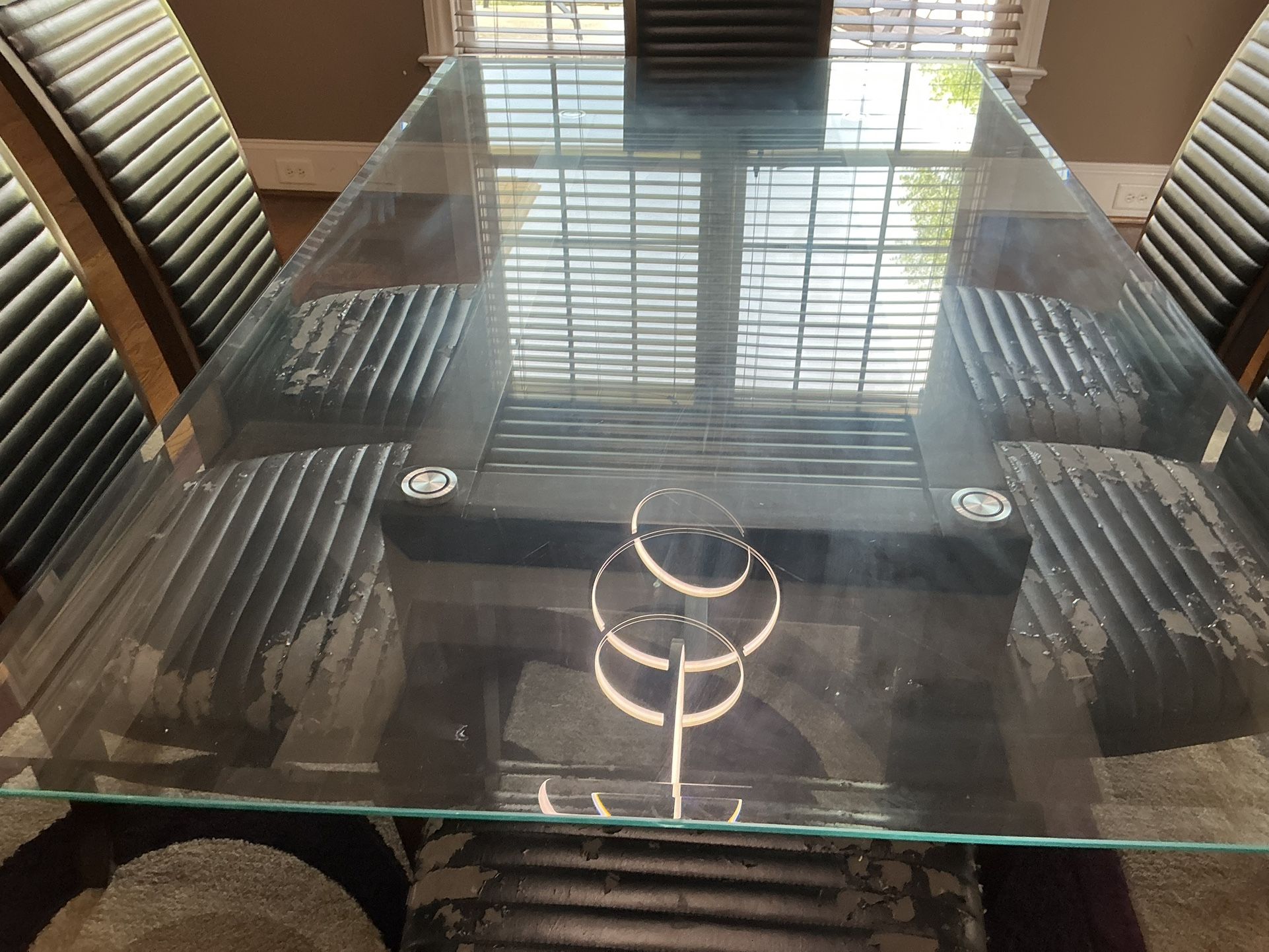 💎 Glass Dining Table + 6 Chairs – Modern Wood Base – Excellent Condition Table