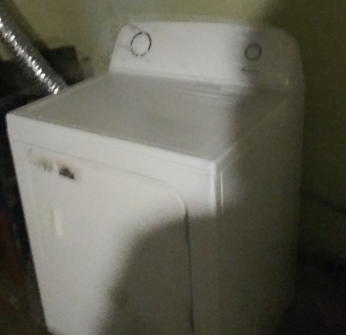 Whirlpool washer and Armana dryer in good condition