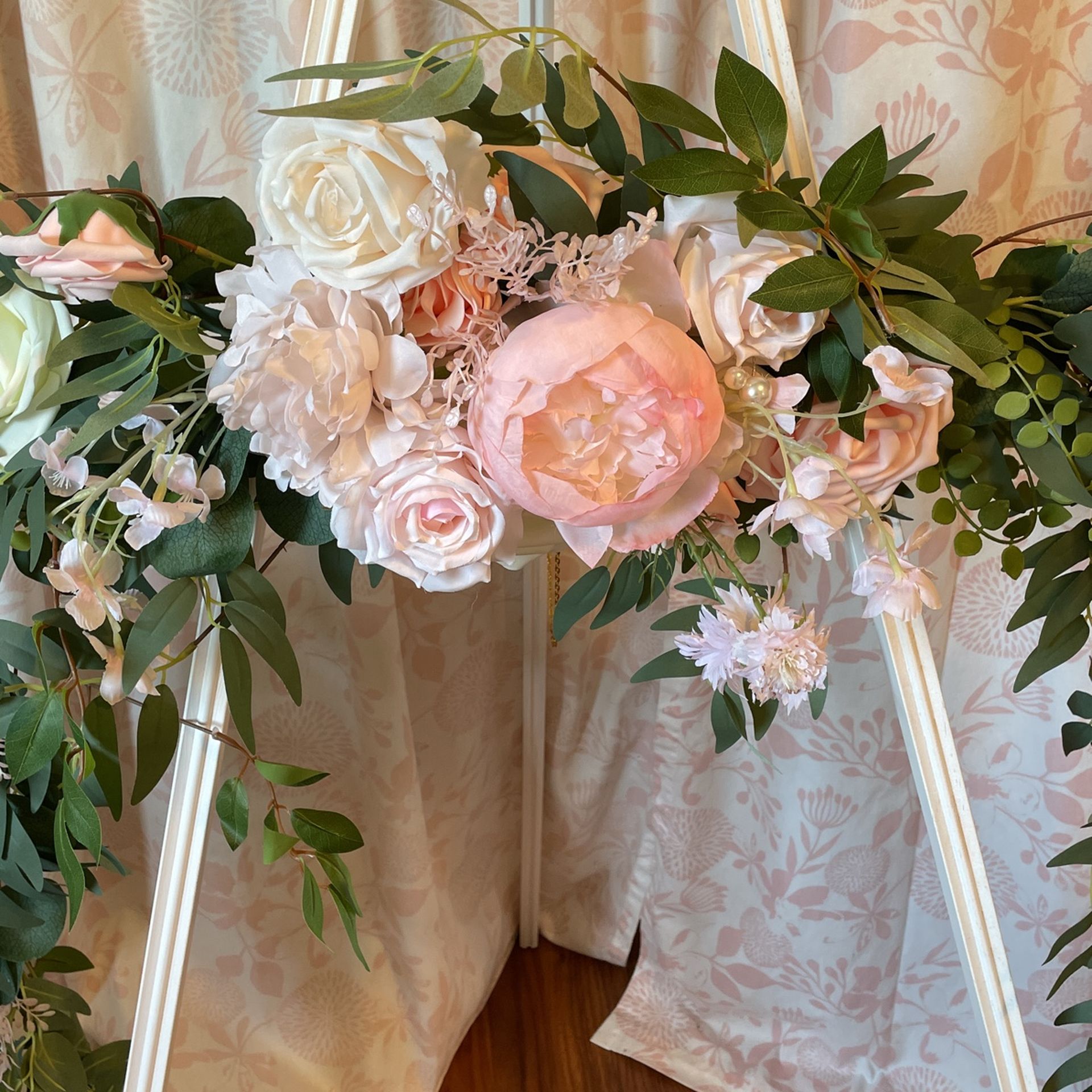 Ling’s Moments Wedding Garland