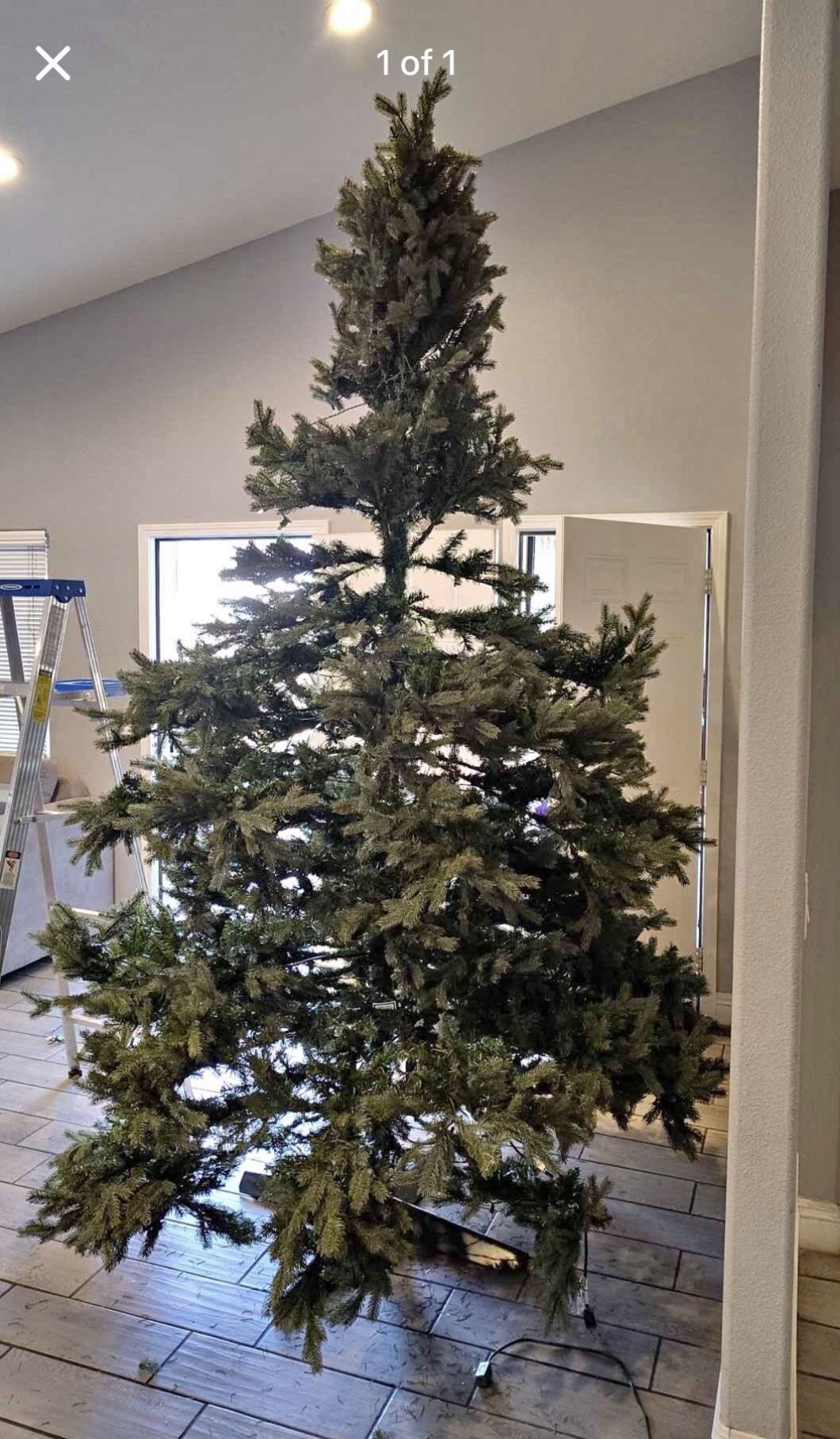 Very nice Christmas tree 9 feet tall