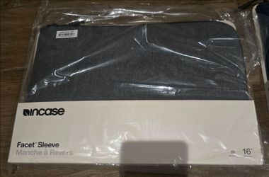 Incase Facet Sleeve