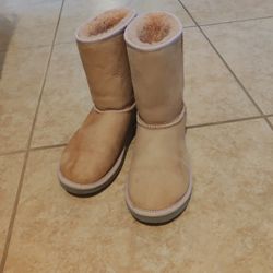 Girls UGGs Size 4 