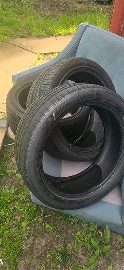 3 245/45R20 tires