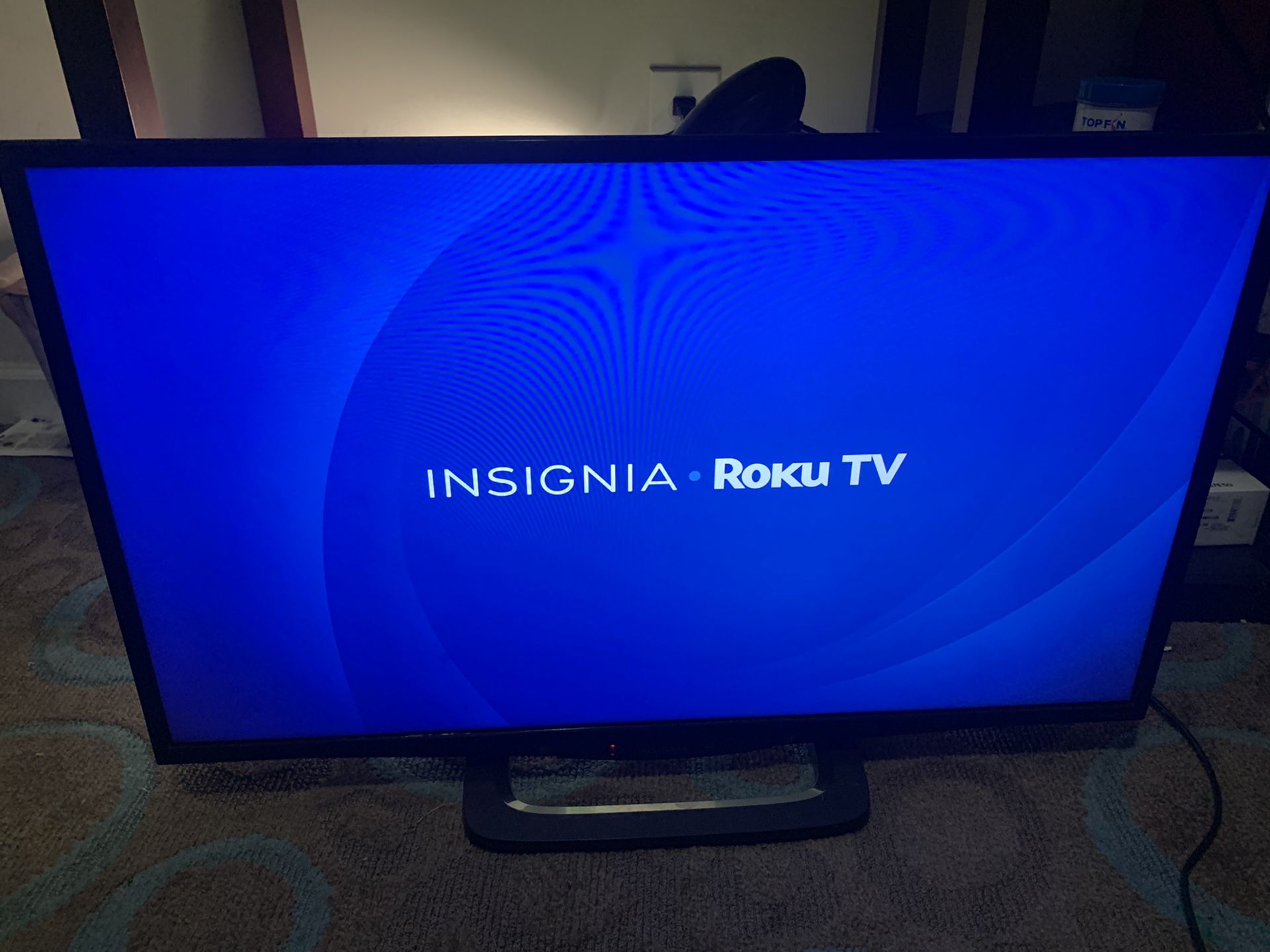 Insignia™ - 32" Class (31.5" Diag.) - LED - 1080p - Smart - HDTV Roku TV