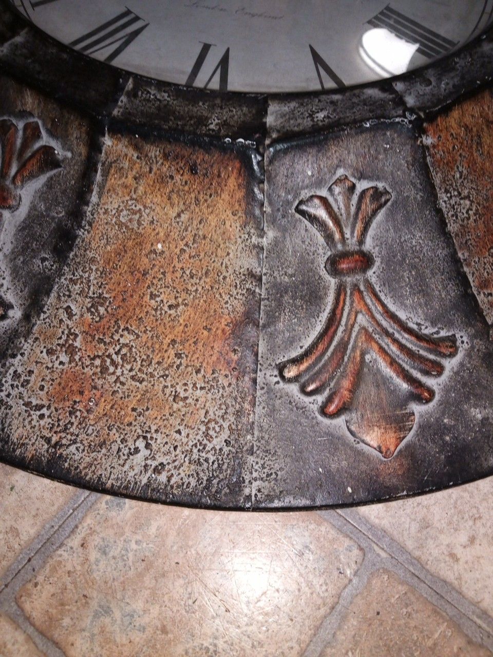 24" Edinburgh Clock Works Co London England, Metal Edges for Sale in