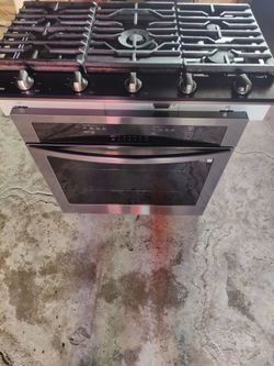 Smart cooktop stove with oven