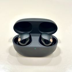 Sony XM5 Wireless Earbuds In Black With 3 Pairs Of Eartips