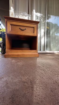 American of Martinsville Solid Wood Nightstand / End Table – Made in USA