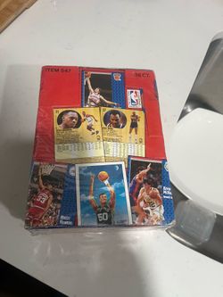 1991 Unopened box of Fleer basketball cards 36 Cy
