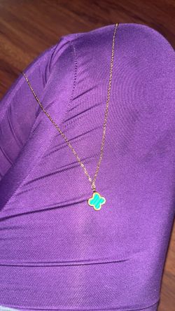 Green clover symbol necklace