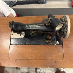 1920s Singer Sewing Machine w/ Original Treadle Table 