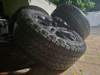 Jeep Wheels with General Grabber A/T Sport 275/55R20 Tires, barely used, no defects, set of four.
