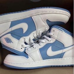 Nike Air Jordan 1 Mid SE (GS) size 7Y