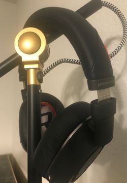 Plantronics backbeat pro studio headphones Bluetooth