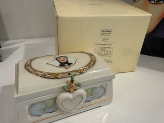 Disney Lenox Snow White The Huntsman's Box 770787