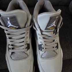 Jordan 4 Cool Grey