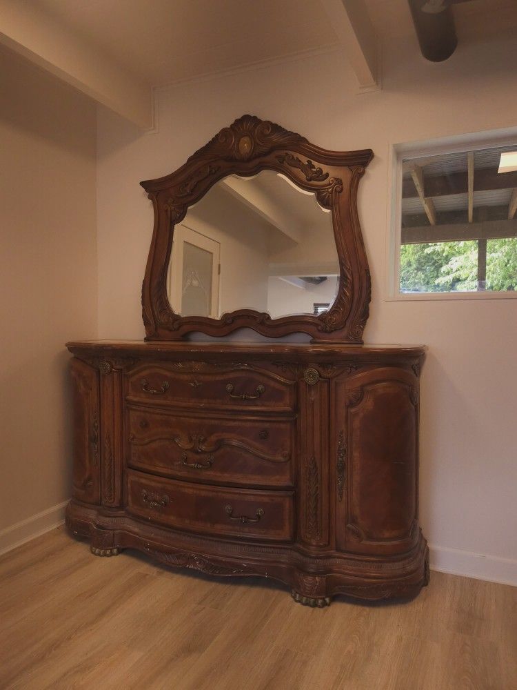 NEED GONE FAST Dresser With Mirror ACCEPTING ALL OFFERS