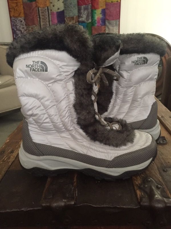 Girl’s North Face Snow Boots in Excellent Condition Sz. 3