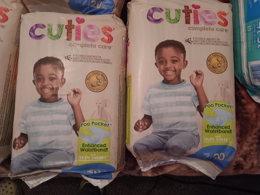 Cuties Size 7 Diapers