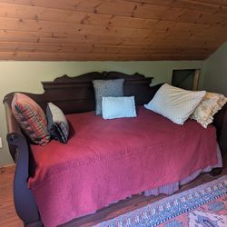 Sliegh Day Bed with Trundle