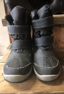 Youth snow Boots size 3
