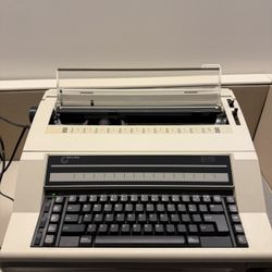 Nakajima AE-710 Typewriter *Vintage!