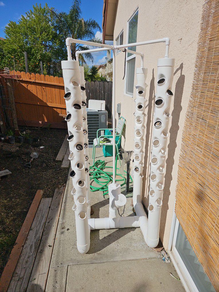 Vertical Hydroponic System